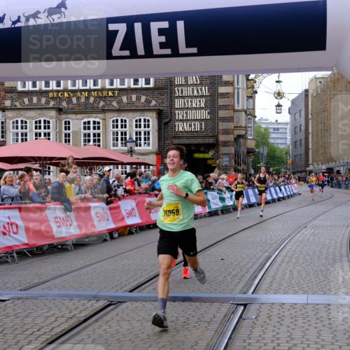13.09.2026 - 21. swb-Marathon Bremen Tim E. http://msf.ph/oto/10298164 13.09.2026 10:33:49 Ziel 10366, 10475, 11059, 11481, 11652, 12459, 13530 meine-sportfotos.de