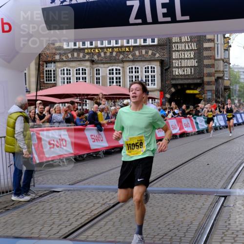 13.09.2026 - 21. swb-Marathon Bremen Tim E. http://msf.ph/oto/10298172 13.09.2026 10:33:49 Ziel 10366, 10475, 11059, 11481, 11652, 12459, 13530 meine-sportfotos.de