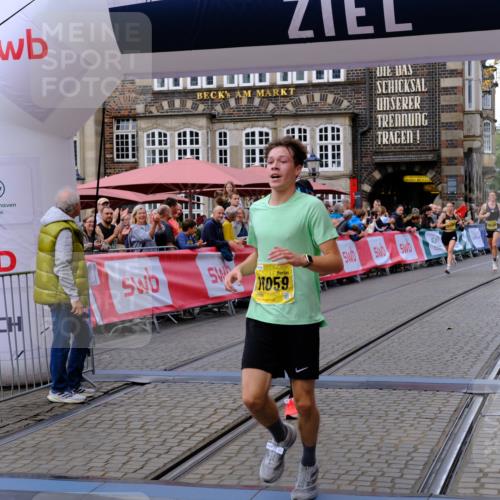 13.09.2026 - 21. swb-Marathon Bremen Tim E. http://msf.ph/oto/10298175 13.09.2026 10:33:49 Ziel 10366, 10475, 11059, 11481, 11652, 12459, 13530 meine-sportfotos.de