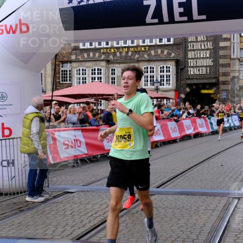 13.09.2026 - 21. swb-Marathon Bremen Tim E. http://msf.ph/oto/10298177 13.09.2026 10:33:49 Ziel 10366, 10475, 11059, 11481, 11652, 12459, 13530 meine-sportfotos.de