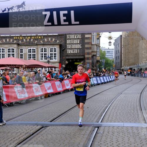 13.09.2026 - 21. swb-Marathon Bremen Tim E. http://msf.ph/oto/10298208 13.09.2026 10:33:58 Ziel 10366, 10475, 11059, 11481, 12459, 13530, 13541 meine-sportfotos.de