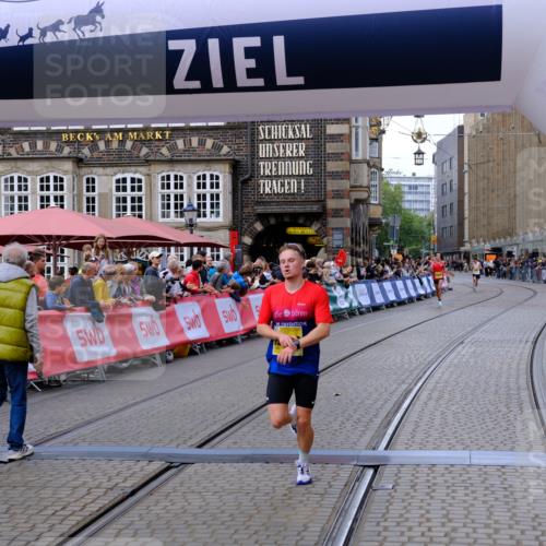 13.09.2026 - 21. swb-Marathon Bremen Tim E. http://msf.ph/oto/10298210 13.09.2026 10:33:58 Ziel 10366, 10475, 11059, 11481, 12459, 13530, 13541 meine-sportfotos.de