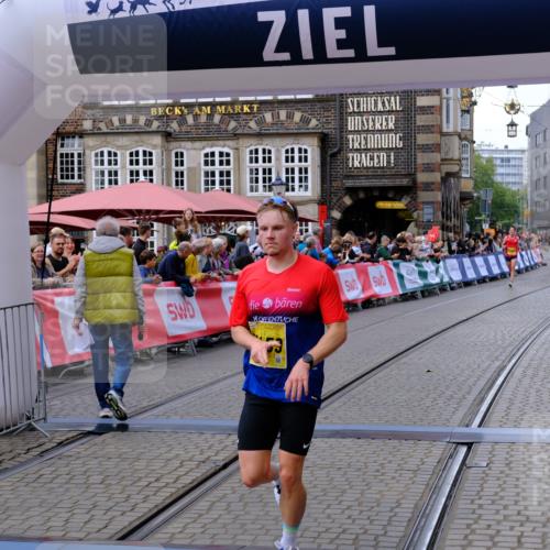 13.09.2026 - 21. swb-Marathon Bremen Tim E. http://msf.ph/oto/10298217 13.09.2026 10:33:59 Ziel 10366, 10475, 11059, 11481, 12459, 13530, 13541 meine-sportfotos.de