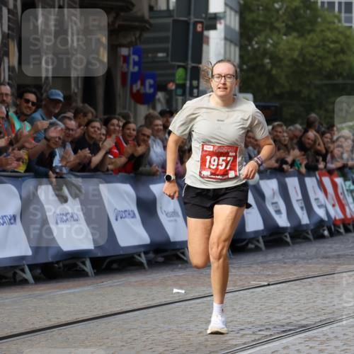 13.09.2026 - 21. swb-Marathon Bremen Strokosch-Dieckow http://msf.ph/oto/10298220 13.09.2026 12:37:49 Ziel 513, 1957 meine-sportfotos.de