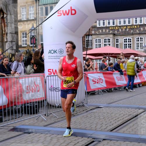 13.09.2026 - 21. swb-Marathon Bremen Tim E. http://msf.ph/oto/10298223 13.09.2026 10:34:06 Ziel 10797, 12459, 13530, 13541 meine-sportfotos.de