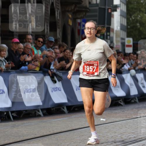 13.09.2026 - 21. swb-Marathon Bremen Strokosch-Dieckow http://msf.ph/oto/10298231 13.09.2026 12:37:50 Ziel 513, 1957 meine-sportfotos.de