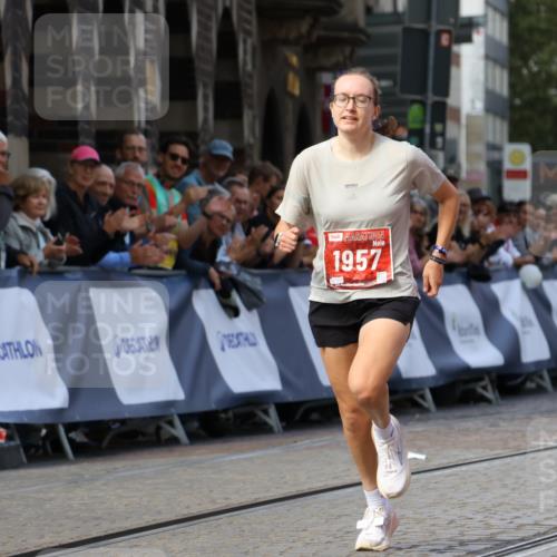13.09.2026 - 21. swb-Marathon Bremen Strokosch-Dieckow http://msf.ph/oto/10298233 13.09.2026 12:37:50 Ziel 513, 1957 meine-sportfotos.de