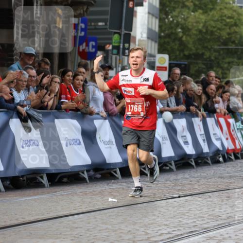 13.09.2026 - 21. swb-Marathon Bremen Strokosch-Dieckow http://msf.ph/oto/10298243 13.09.2026 12:38:02 Ziel 1766 meine-sportfotos.de