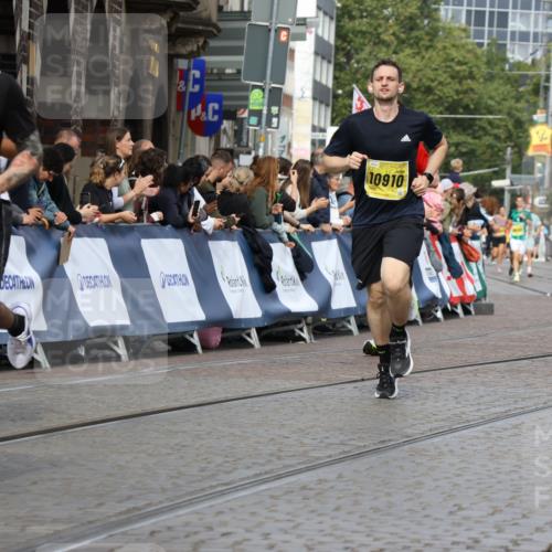 13.09.2026 - 21. swb-Marathon Bremen Strokosch-Dieckow http://msf.ph/oto/10298265 13.09.2026 10:49:38 Ziel 10294, 10514, 10655, 10739, 10846, 11191, 11316, 11567, 11621, 11896, 11984, 12132, 12149, 12376, 12450, 12529, 13577, 10508, 10709, 10966, 11007, 11035, 11183 meine-sportfotos.de