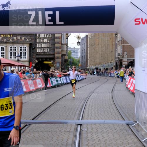 13.09.2026 - 21. swb-Marathon Bremen Tim E. http://msf.ph/oto/10298276 13.09.2026 10:34:38 Ziel 11418, 13605, 13610, 13633 meine-sportfotos.de