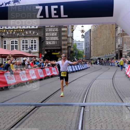 13.09.2026 - 21. swb-Marathon Bremen Tim E. http://msf.ph/oto/10298278 13.09.2026 10:34:39 Ziel 11418, 13605, 13610, 13633 meine-sportfotos.de
