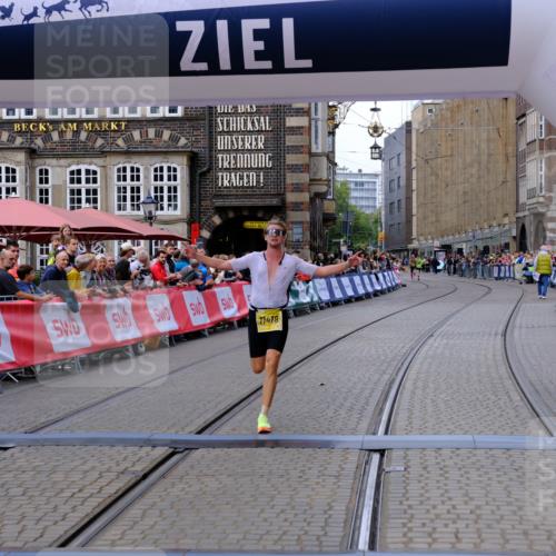13.09.2026 - 21. swb-Marathon Bremen Tim E. http://msf.ph/oto/10298283 13.09.2026 10:34:39 Ziel 11418, 13605, 13610, 13633 meine-sportfotos.de