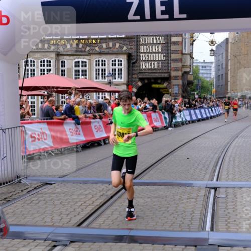 13.09.2026 - 21. swb-Marathon Bremen Tim E. http://msf.ph/oto/10298312 13.09.2026 10:34:55 Ziel 10818, 12358, 12413, 12540, 13637 meine-sportfotos.de