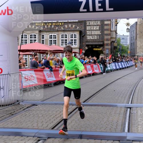 13.09.2026 - 21. swb-Marathon Bremen Tim E. http://msf.ph/oto/10298314 13.09.2026 10:34:55 Ziel 10818, 12358, 12413, 12540, 13637 meine-sportfotos.de