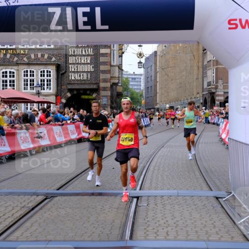 13.09.2026 - 21. swb-Marathon Bremen Tim E. http://msf.ph/oto/10298323 13.09.2026 10:35:01 Ziel 10818, 11197, 11964, 12358, 12413, 12540, 13637 meine-sportfotos.de