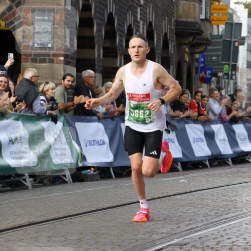 13.09.2026 - 21. swb-Marathon Bremen Strokosch-Dieckow http://msf.ph/oto/10298328 13.09.2026 12:40:44 Ziel 642, 1263 meine-sportfotos.de