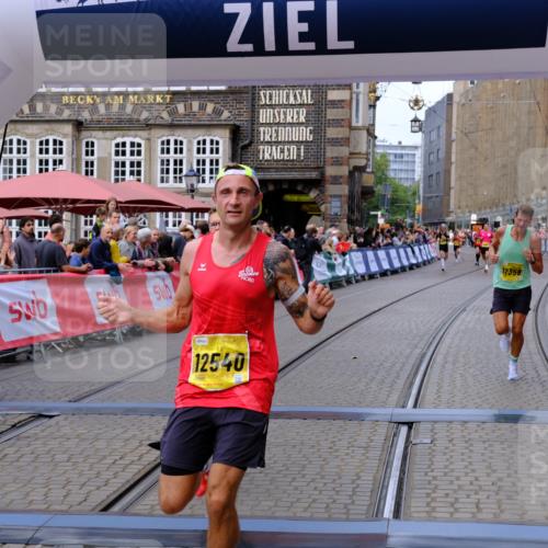 13.09.2026 - 21. swb-Marathon Bremen Tim E. http://msf.ph/oto/10298331 13.09.2026 10:35:02 Ziel 10818, 11197, 11964, 12358, 12413, 12540, 13637 meine-sportfotos.de