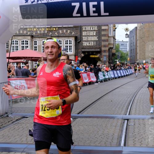 13.09.2026 - 21. swb-Marathon Bremen Tim E. http://msf.ph/oto/10298333 13.09.2026 10:35:03 Ziel 10818, 11197, 11964, 12358, 12413, 12540, 13588, 13637 meine-sportfotos.de