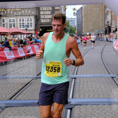 13.09.2026 - 21. swb-Marathon Bremen Tim E. http://msf.ph/oto/10298346 13.09.2026 10:35:05 Ziel 10818, 11197, 11964, 12358, 12413, 12540, 13588, 13601, 13637 meine-sportfotos.de