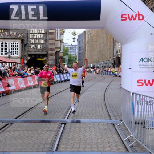 13.09.2026 - 21. swb-Marathon Bremen Tim E. http://msf.ph/oto/10298351 13.09.2026 10:35:08 Ziel 11197, 11964, 12358, 12413, 12540, 13588, 13601, 13625 meine-sportfotos.de