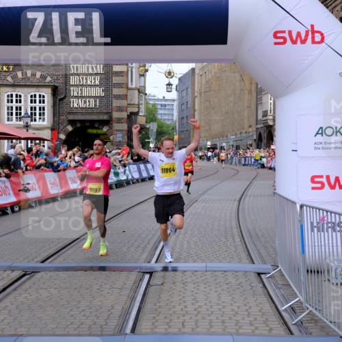 13.09.2026 - 21. swb-Marathon Bremen Tim E. http://msf.ph/oto/10298353 13.09.2026 10:35:08 Ziel 11197, 11964, 12358, 12413, 12540, 13588, 13601, 13625 meine-sportfotos.de