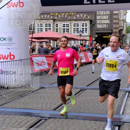 13.09.2026 - 21. swb-Marathon Bremen Tim E. http://msf.ph/oto/10298364 13.09.2026 10:35:09 Ziel 11197, 11964, 12358, 12413, 12540, 13588, 13601, 13625 meine-sportfotos.de