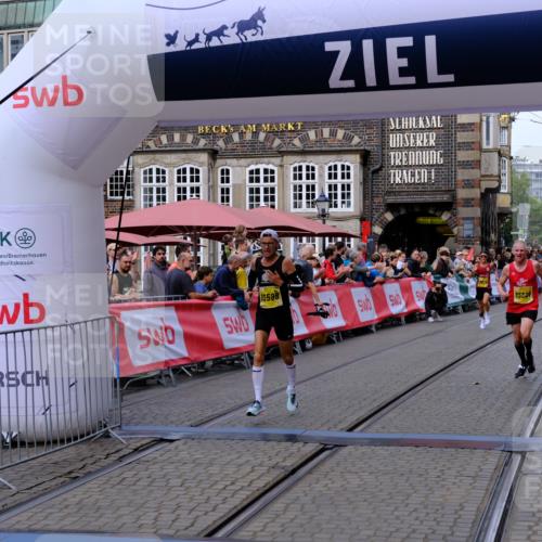 13.09.2026 - 21. swb-Marathon Bremen Tim E. http://msf.ph/oto/10298370 13.09.2026 10:35:10 Ziel 11197, 11964, 12358, 12413, 12540, 13588, 13601, 13625 meine-sportfotos.de