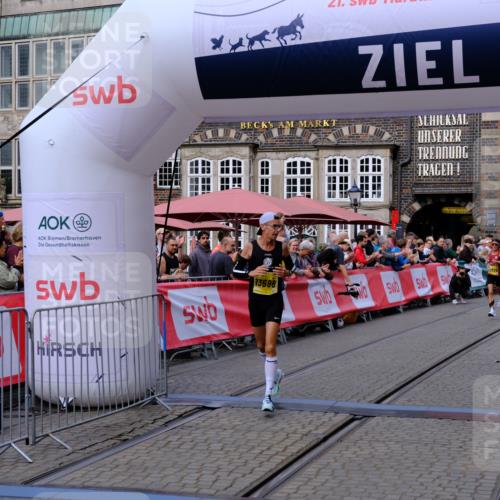 13.09.2026 - 21. swb-Marathon Bremen Tim E. http://msf.ph/oto/10298375 13.09.2026 10:35:11 Ziel 11197, 11964, 12358, 12413, 12540, 13588, 13601, 13625 meine-sportfotos.de