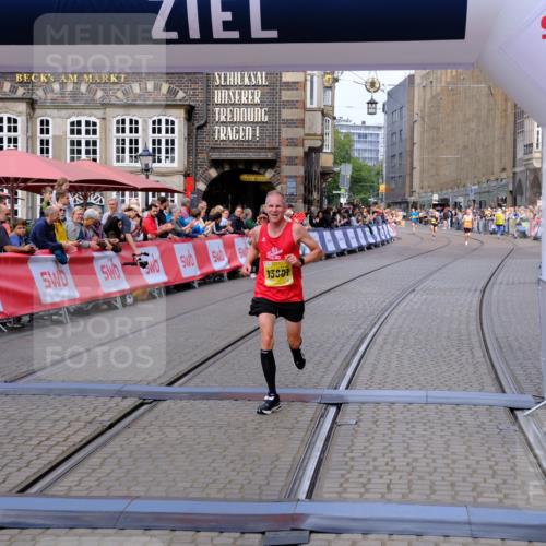 13.09.2026 - 21. swb-Marathon Bremen Tim E. http://msf.ph/oto/10298379 13.09.2026 10:35:12 Ziel 11197, 11964, 12358, 12413, 12540, 13588, 13601, 13625 meine-sportfotos.de