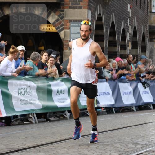 13.09.2026 - 21. swb-Marathon Bremen Strokosch-Dieckow http://msf.ph/oto/10298381 13.09.2026 12:41:24 Ziel 634, 642, 1139 meine-sportfotos.de
