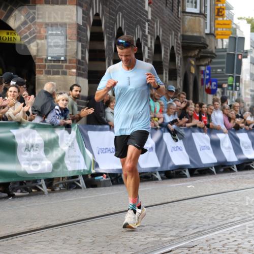 13.09.2026 - 21. swb-Marathon Bremen Strokosch-Dieckow http://msf.ph/oto/10298384 13.09.2026 12:41:35 Ziel 634, 129 meine-sportfotos.de