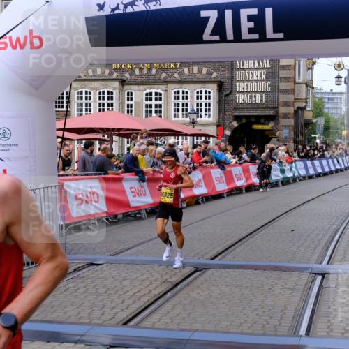 13.09.2026 - 21. swb-Marathon Bremen Tim E. http://msf.ph/oto/10298394 13.09.2026 10:35:14 Ziel 11197, 11964, 12358, 12413, 13588, 13601, 13625 meine-sportfotos.de