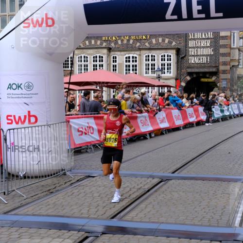 13.09.2026 - 21. swb-Marathon Bremen Tim E. http://msf.ph/oto/10298400 13.09.2026 10:35:14 Ziel 11197, 11964, 12358, 12413, 13588, 13601, 13625 meine-sportfotos.de