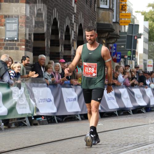 13.09.2026 - 21. swb-Marathon Bremen Strokosch-Dieckow http://msf.ph/oto/10298412 13.09.2026 12:41:53 Ziel 1139 meine-sportfotos.de