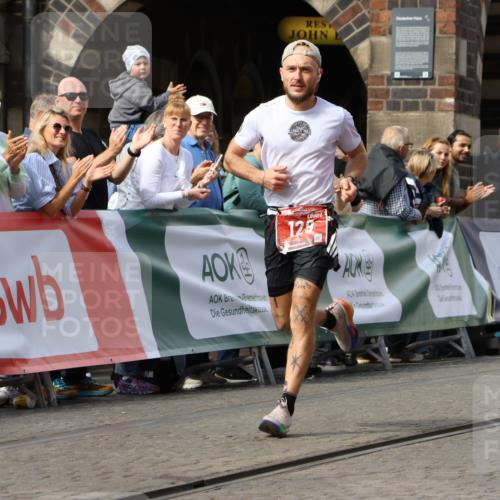 13.09.2026 - 21. swb-Marathon Bremen Strokosch-Dieckow http://msf.ph/oto/10298435 13.09.2026 12:42:11 Ziel 129 meine-sportfotos.de
