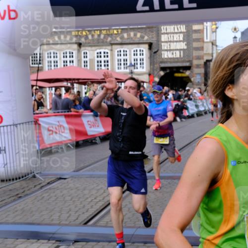 13.09.2026 - 21. swb-Marathon Bremen Tim E. http://msf.ph/oto/10298457 13.09.2026 10:35:41 Ziel 10994, 11068, 11176, 11345, 11512, 12289, 13514, 13540, 13583, 13590, 13619 meine-sportfotos.de