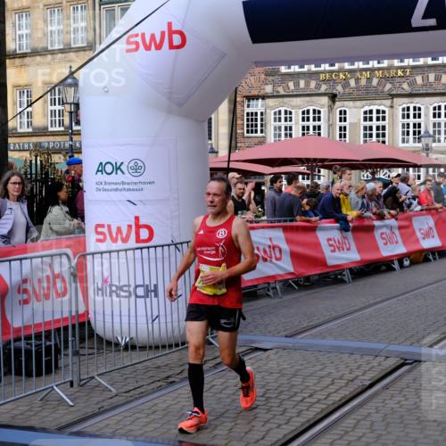 13.09.2026 - 21. swb-Marathon Bremen Tim E. http://msf.ph/oto/10298466 13.09.2026 10:35:46 Ziel 10994, 11068, 11176, 11345, 11512, 12289, 13514, 13540, 13583, 13590, 13619 meine-sportfotos.de