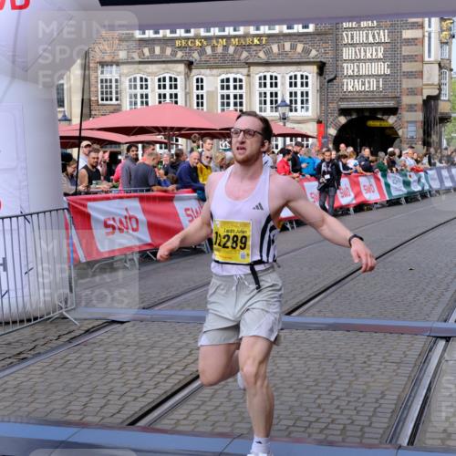 13.09.2026 - 21. swb-Marathon Bremen Tim E. http://msf.ph/oto/10298472 13.09.2026 10:35:47 Ziel 11068, 11176, 11345, 12289, 13514, 13540, 13583, 13590, 13619 meine-sportfotos.de