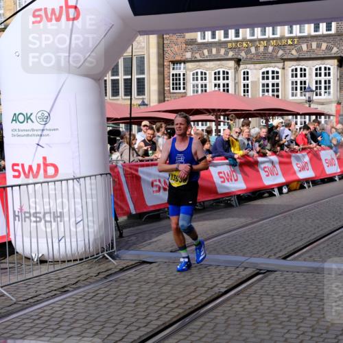 13.09.2026 - 21. swb-Marathon Bremen Tim E. http://msf.ph/oto/10298481 13.09.2026 10:35:59 Ziel 12289, 13558 meine-sportfotos.de