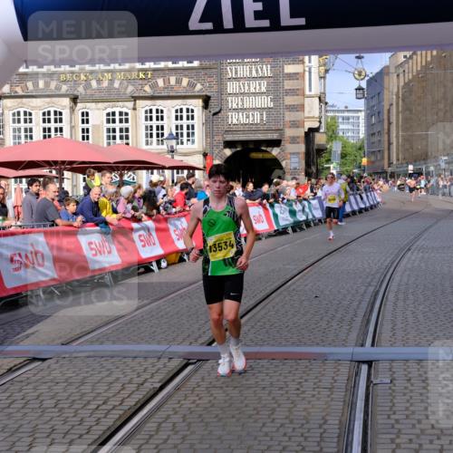 13.09.2026 - 21. swb-Marathon Bremen Tim E. http://msf.ph/oto/10298502 13.09.2026 10:36:16 Ziel 10244, 13534 meine-sportfotos.de