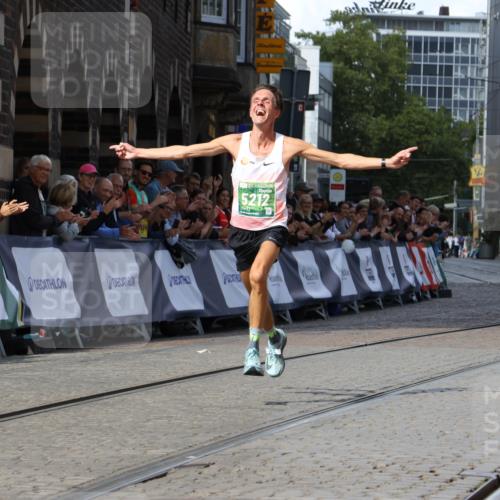 13.09.2026 - 21. swb-Marathon Bremen Strokosch-Dieckow http://msf.ph/oto/10298503 13.09.2026 12:43:40 Ziel 5212 meine-sportfotos.de