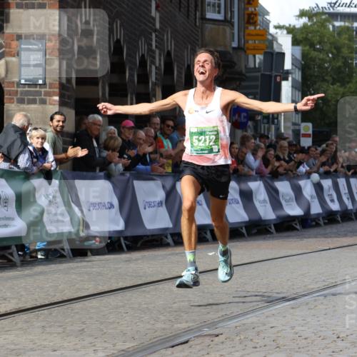 13.09.2026 - 21. swb-Marathon Bremen Strokosch-Dieckow http://msf.ph/oto/10298515 13.09.2026 12:43:40 Ziel 5212 meine-sportfotos.de