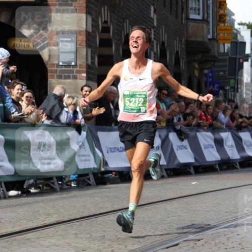 13.09.2026 - 21. swb-Marathon Bremen Strokosch-Dieckow http://msf.ph/oto/10298529 13.09.2026 12:43:41 Ziel  meine-sportfotos.de