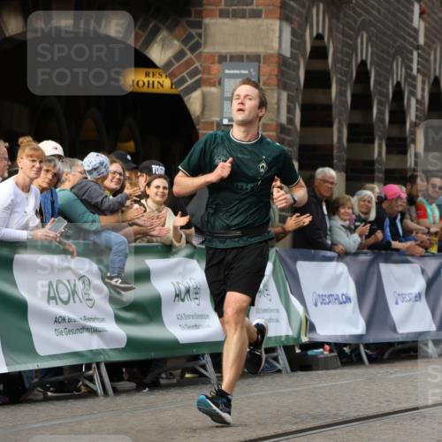13.09.2026 - 21. swb-Marathon Bremen Strokosch-Dieckow http://msf.ph/oto/10298533 13.09.2026 12:44:06 Ziel 1567, 5212, 1313, 2044, 6507 meine-sportfotos.de