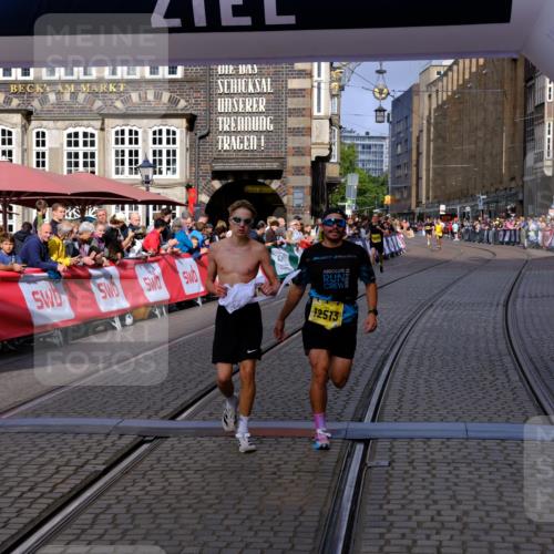 13.09.2026 - 21. swb-Marathon Bremen Tim E. http://msf.ph/oto/10298534 13.09.2026 10:36:34 Ziel 11067, 12324, 12513, 13575 meine-sportfotos.de