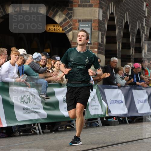13.09.2026 - 21. swb-Marathon Bremen Strokosch-Dieckow http://msf.ph/oto/10298537 13.09.2026 12:44:06 Ziel 1567, 5212, 1313, 2044, 6507 meine-sportfotos.de