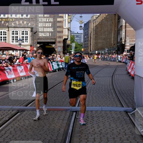 13.09.2026 - 21. swb-Marathon Bremen Tim E. http://msf.ph/oto/10298538 13.09.2026 10:36:34 Ziel 11067, 12324, 12513, 13575 meine-sportfotos.de