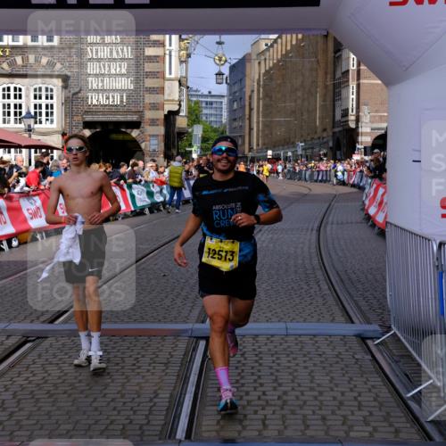13.09.2026 - 21. swb-Marathon Bremen Tim E. http://msf.ph/oto/10298540 13.09.2026 10:36:34 Ziel 11067, 12324, 12513, 13575 meine-sportfotos.de