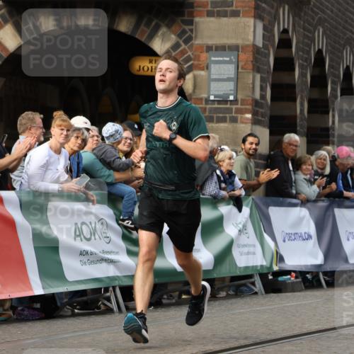 13.09.2026 - 21. swb-Marathon Bremen Strokosch-Dieckow http://msf.ph/oto/10298544 13.09.2026 12:44:06 Ziel 1567, 5212, 1313, 2044, 6507 meine-sportfotos.de