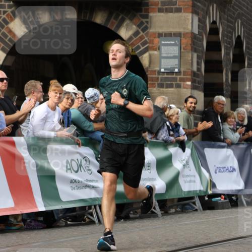 13.09.2026 - 21. swb-Marathon Bremen Strokosch-Dieckow http://msf.ph/oto/10298546 13.09.2026 12:44:06 Ziel 1567, 5212, 1313, 2044, 6507 meine-sportfotos.de